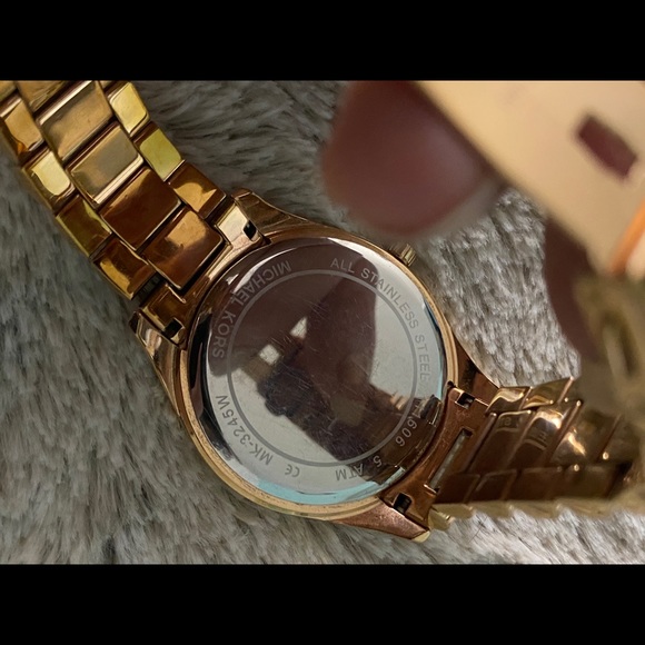 Michael Kors Blake Rose Gold Watch - Picture 2 of 6